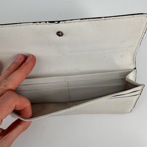 Michael Kors Wallet - Picture 4 of 4